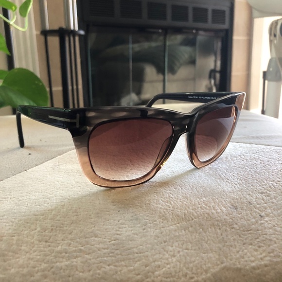 Tom ford sun glasses. Wore for a year. Brown Ambré. Normal wear and tear. - Picture 3 of 12